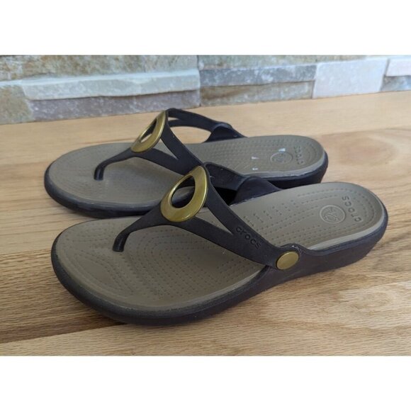 CROCS Women's Flip Flops Sandals Size 7W Slip-On Shoes Sanrah Circle Wedge - Picture 2 of 7